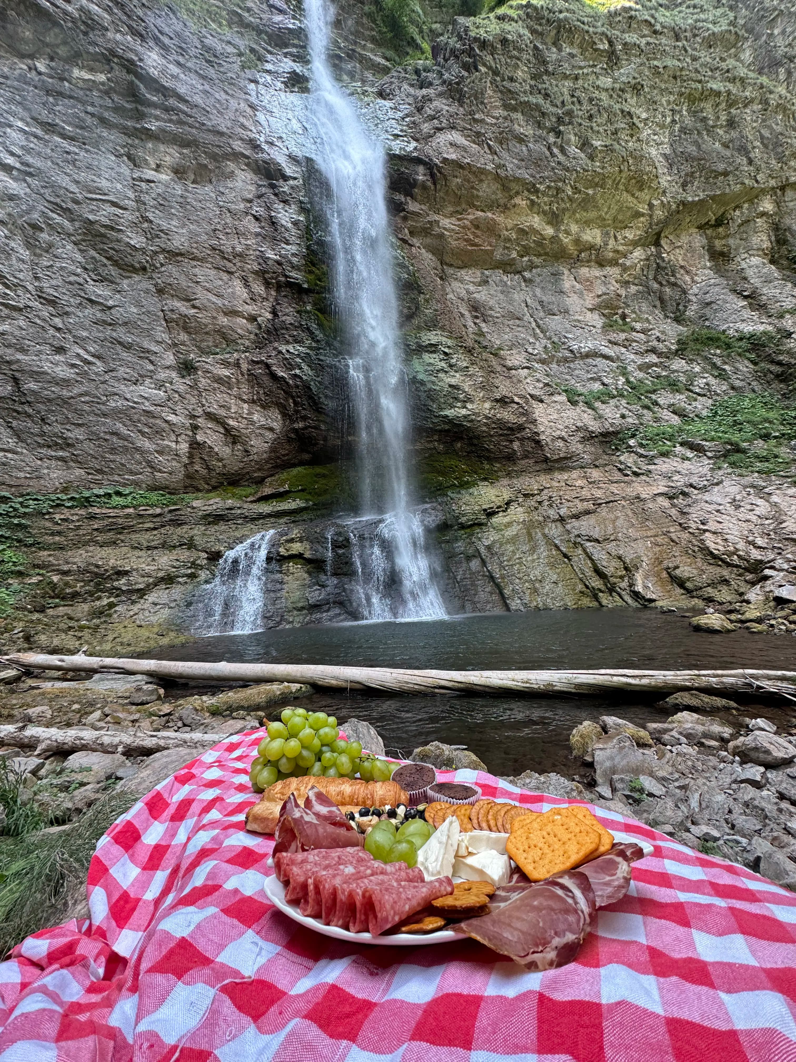 Prašuma Perućica i vodopad Skakavac
