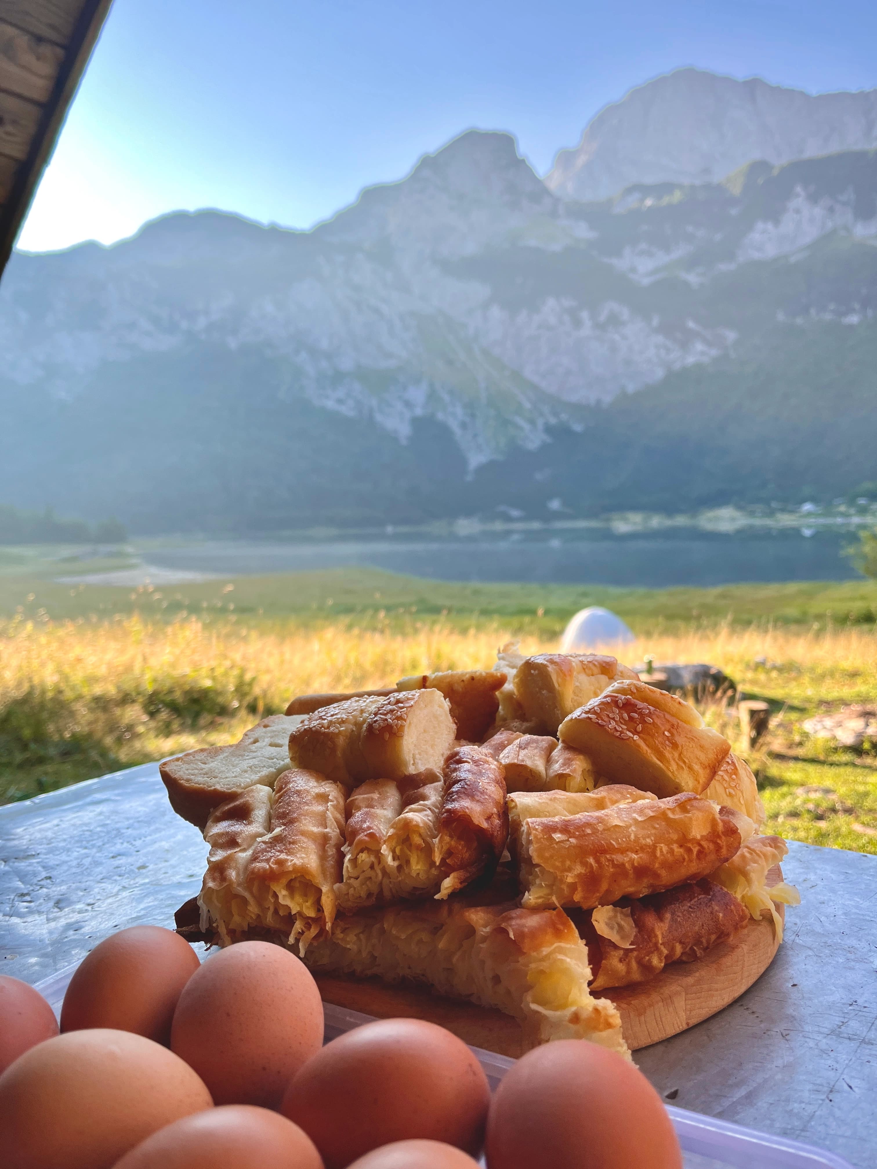 Doručak na Trnovačkom jezeru