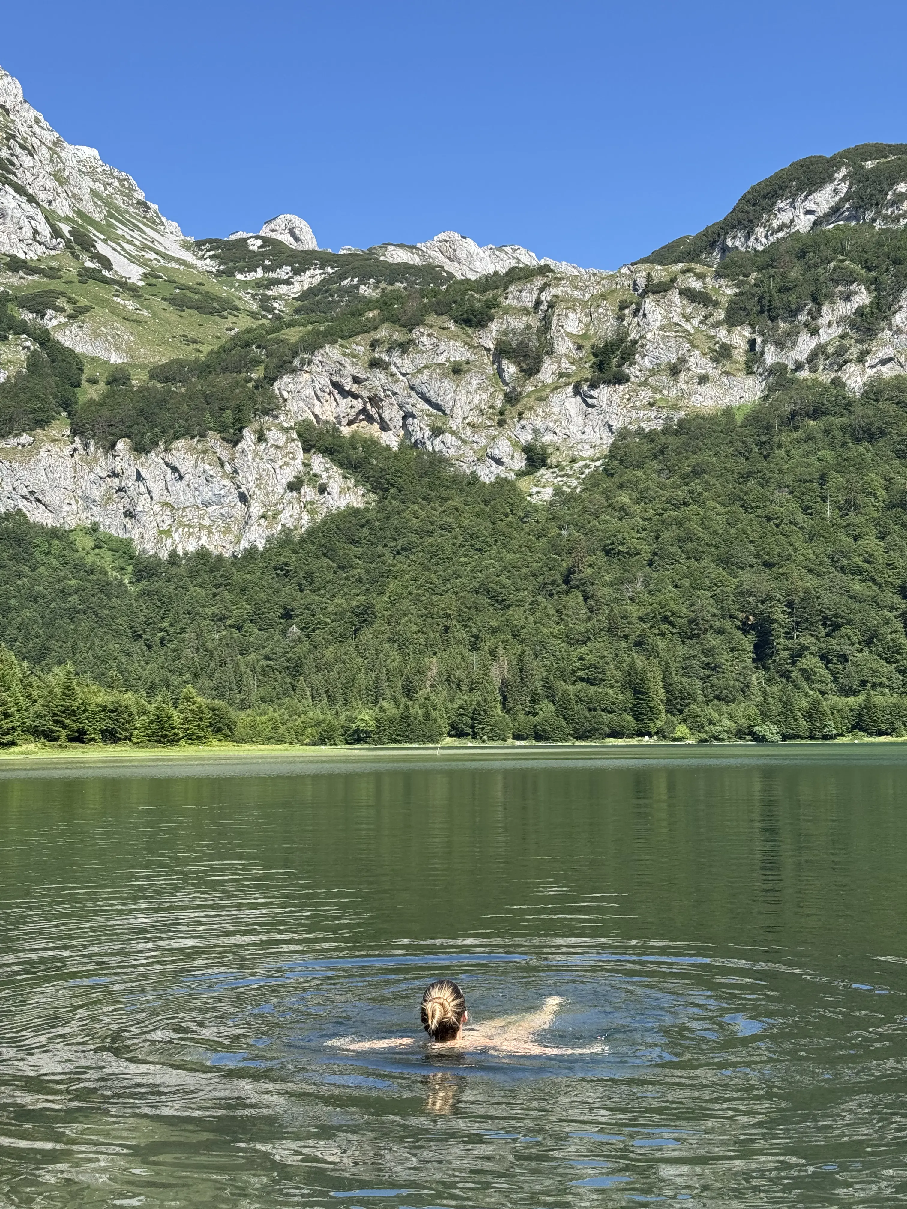 Kupanje na Trnovačkom jezeru